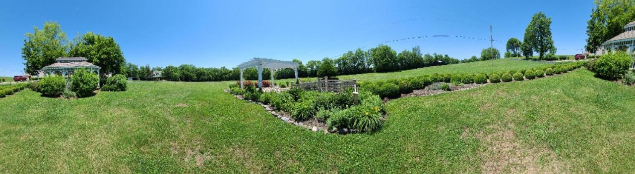 Rabbit Creek Bed & Breakfast Versailles Екстер'єр фото