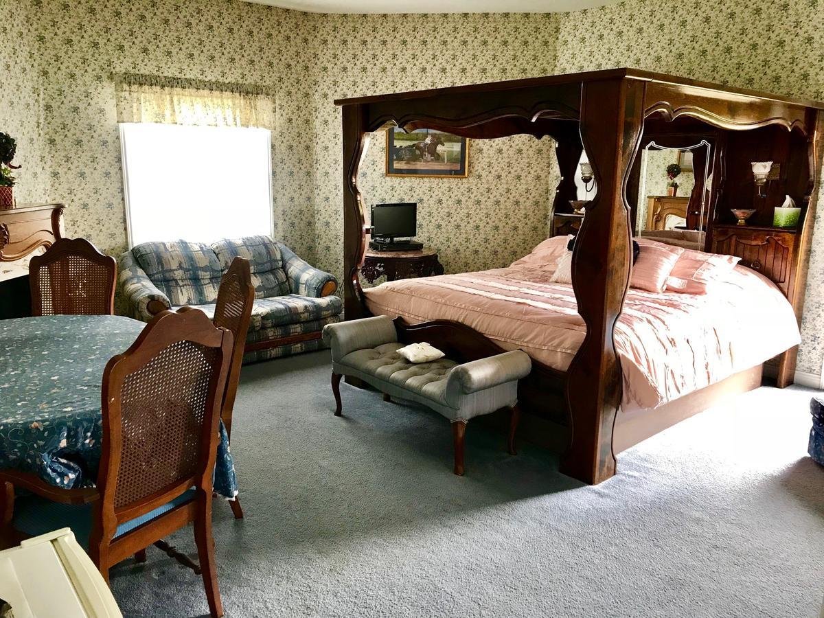 Rabbit Creek Bed & Breakfast Versailles Екстер'єр фото