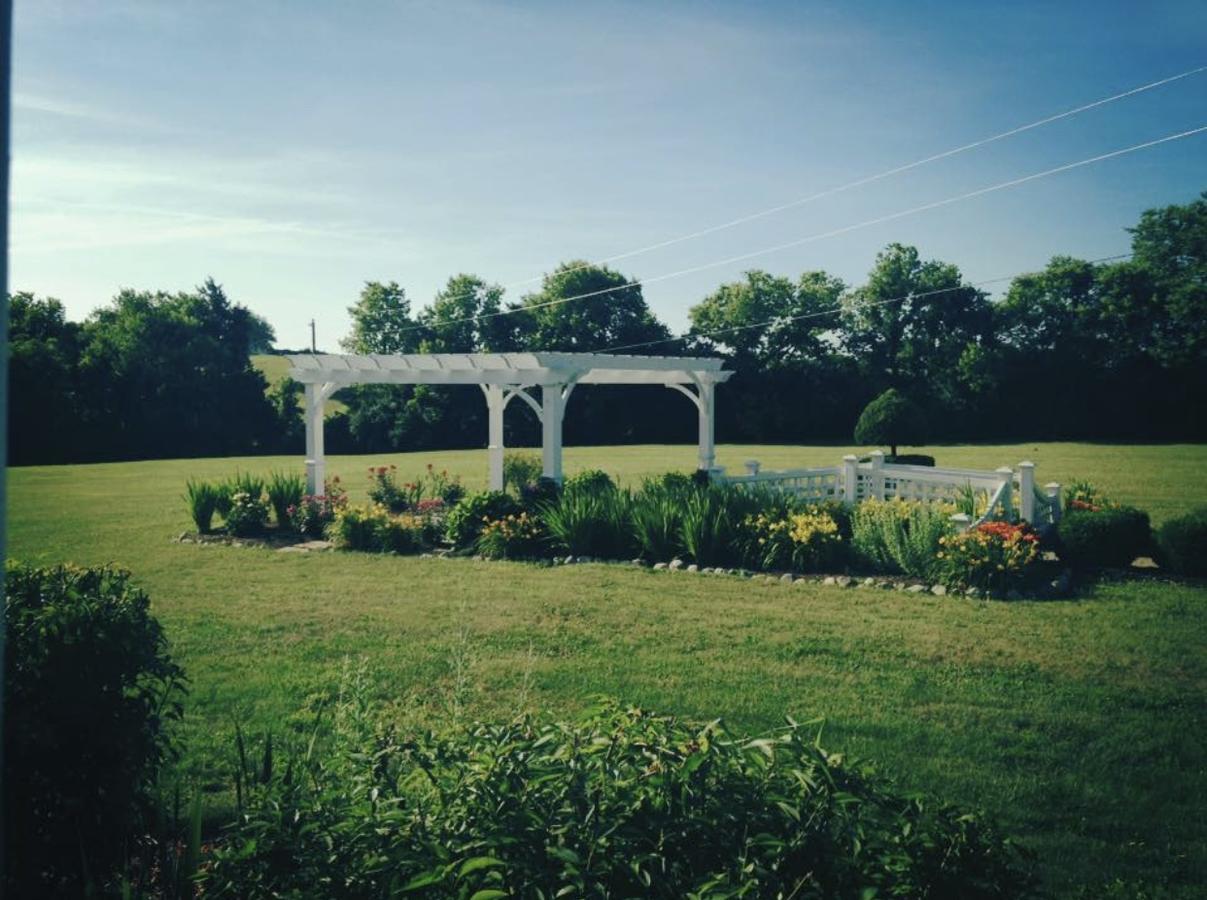Rabbit Creek Bed & Breakfast Versailles Екстер'єр фото